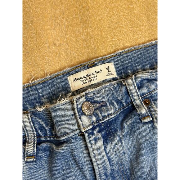 Abercrombie The 90s Straight Ultra High Rise Jeans Size 28/6S - Picture 3 of 6